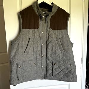 Jos. A. Banks Mens Vest. Lightly used in great condition!